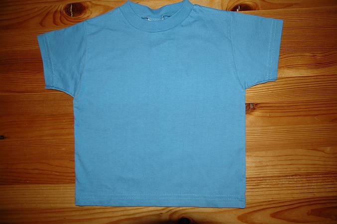 370.Lyseblå T-shirt, 10 kr