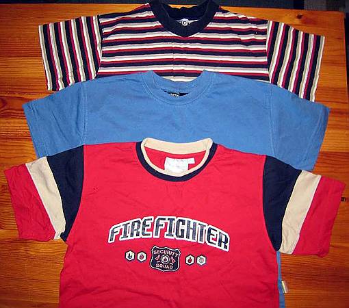 5022 3 t shirts rød og striper 110-116, 30 kr