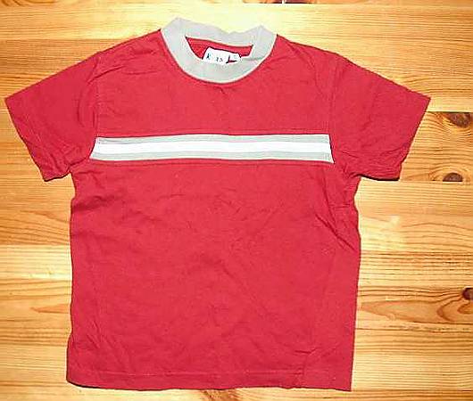 936 T- skjorte rød med stripe 4 år,  15 kr